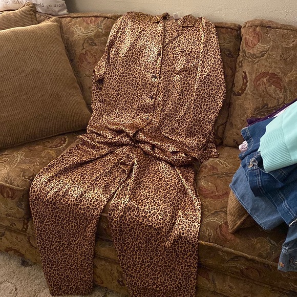 Macy’s Morgan Taylor Leopard Print PJ’s - Picture 1 of 5
